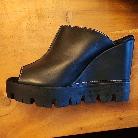 Sbicca Black Platform Sandal New - Picture 3 of 9